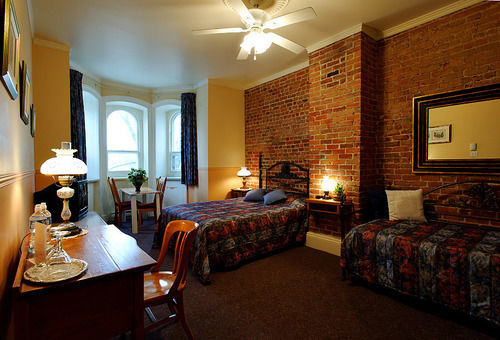 Manoir Mon Calme Bed & Breakfast 3*
