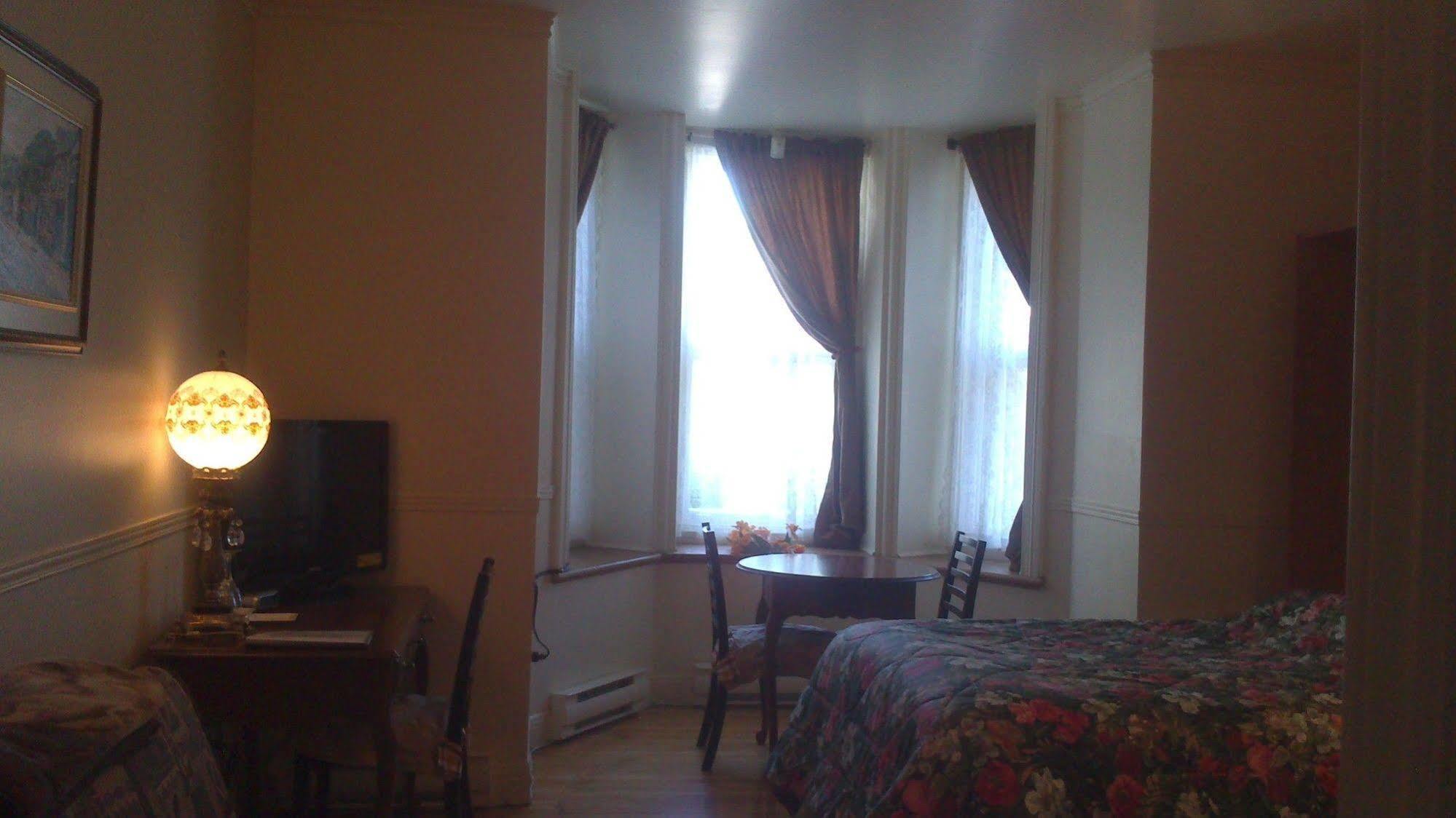 Manoir Mon Calme Bed & Breakfast Quebec City